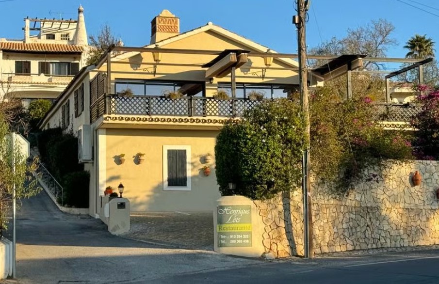 Henrique Leis fine dining restaurant, elegant dishes and sophisticated atmosphere